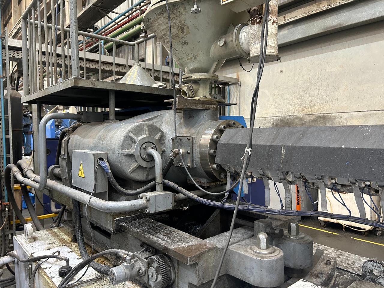 Injetora FCS 1000 ton